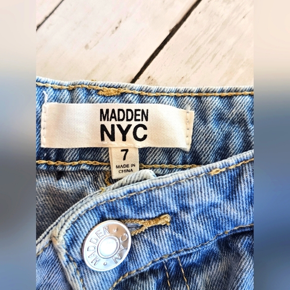 Madden NYC Lightwash Blue Denim Jean Bermuda Shorts Distressed Bottoms Size 7 - Picture 10 of 11